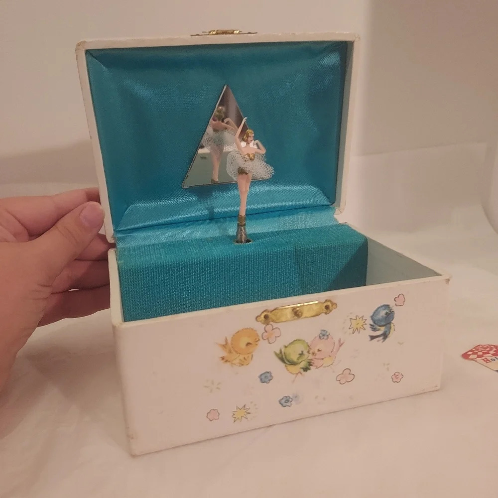 Vintage 1969 Holiday Fair Music Box - Around The World In 80 Days - Fair